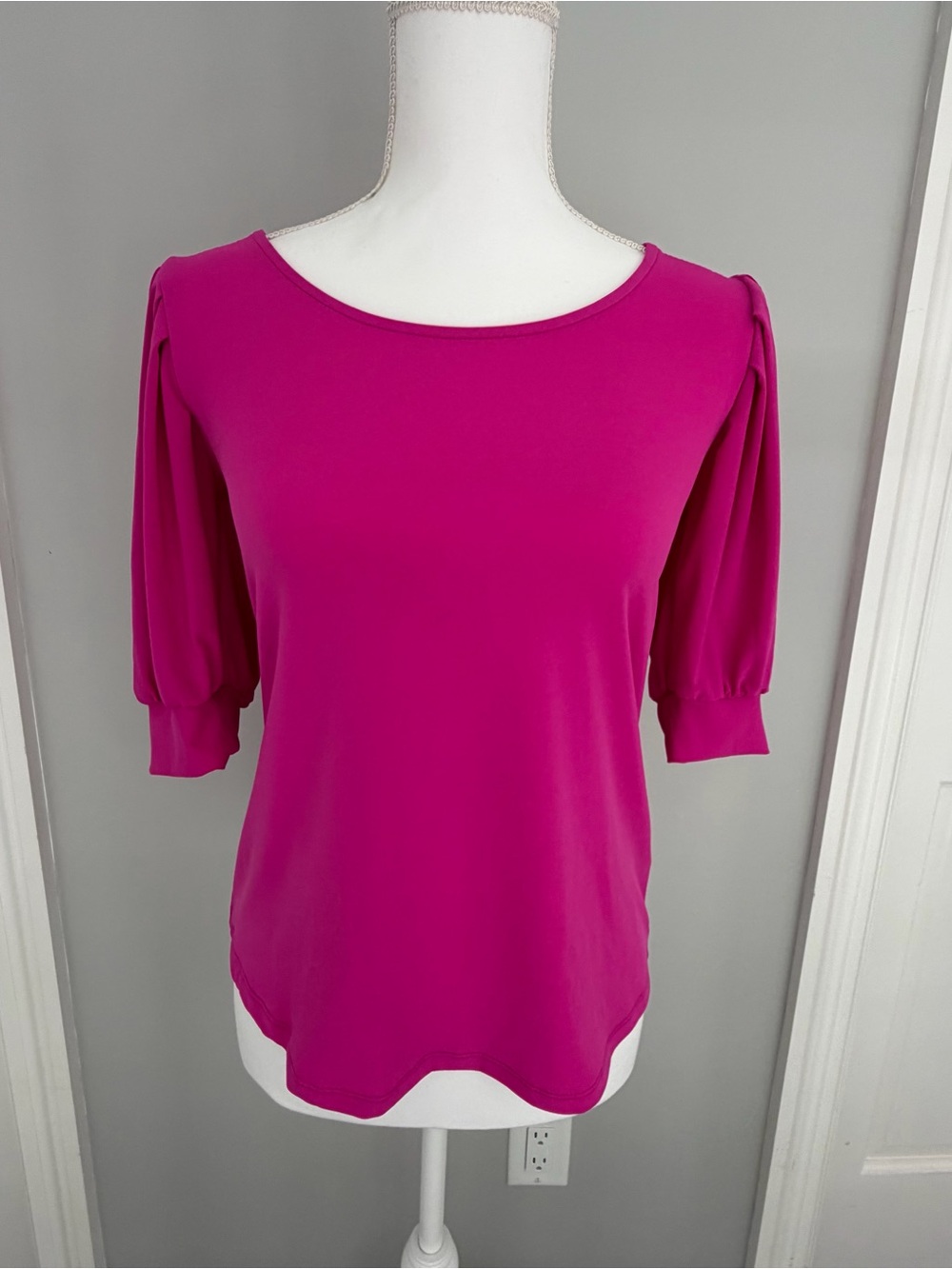 CeCe Hot Pink Puff Sleeve Blouse – Women’s XS